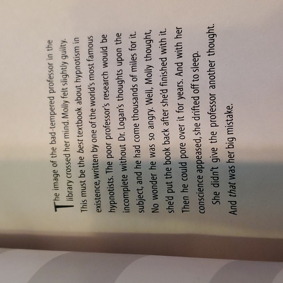 Molly Moons incredible book of Hypnotism - Picture 4 of 4